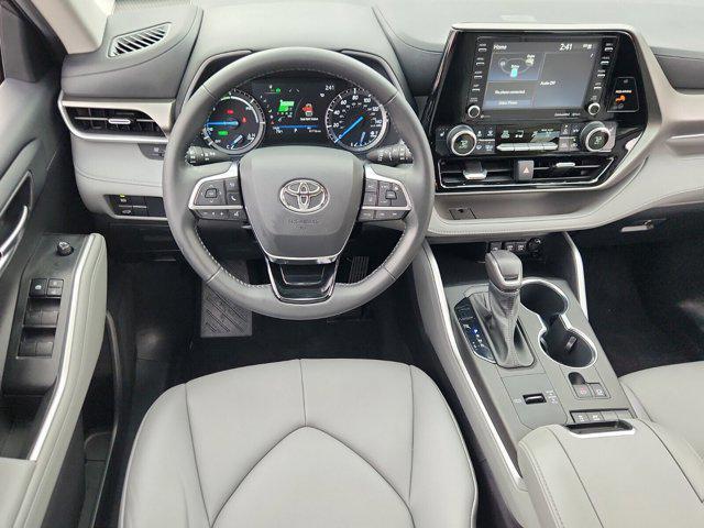 used 2021 Toyota Highlander Hybrid car, priced at $35,711