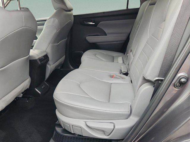 used 2021 Toyota Highlander Hybrid car, priced at $35,711