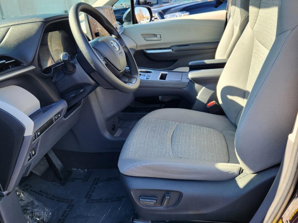 used 2023 Toyota Sienna car, priced at $41,372