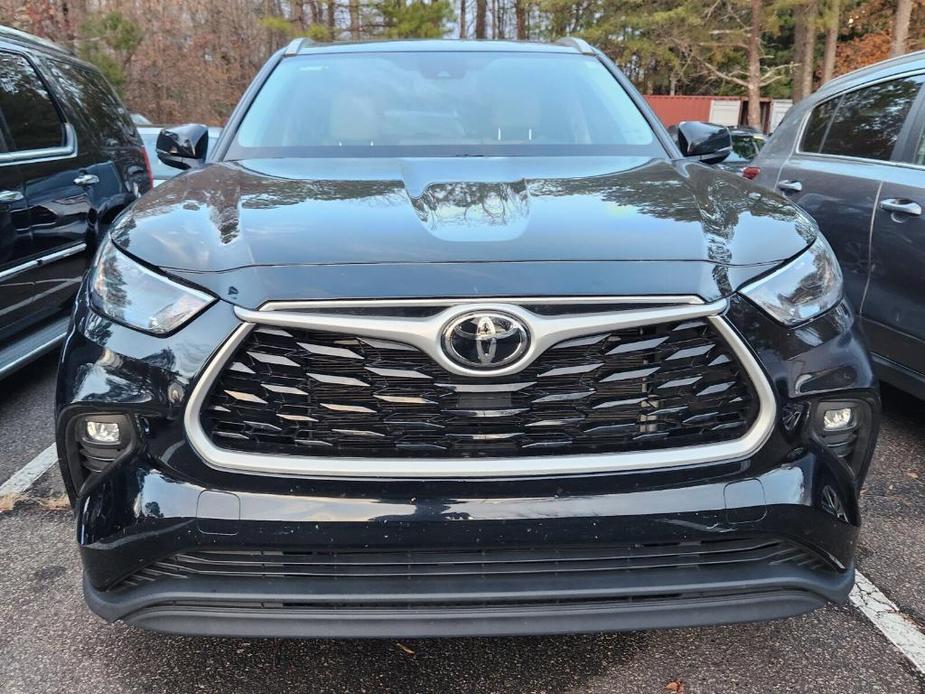 used 2022 Toyota Highlander car, priced at $37,770