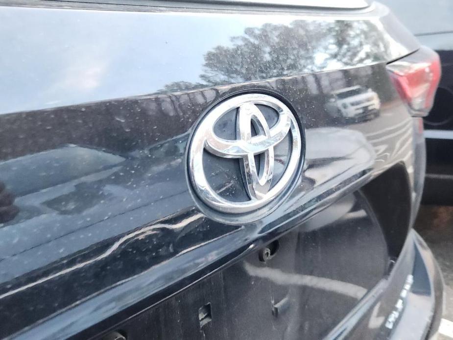 used 2022 Toyota Highlander car, priced at $37,770