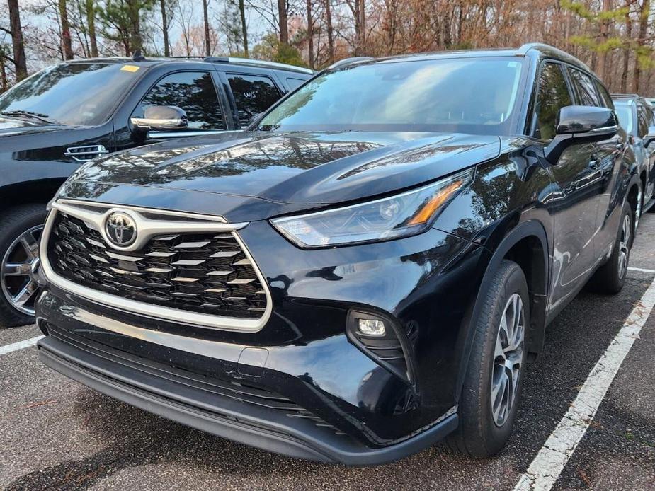 used 2022 Toyota Highlander car, priced at $37,770