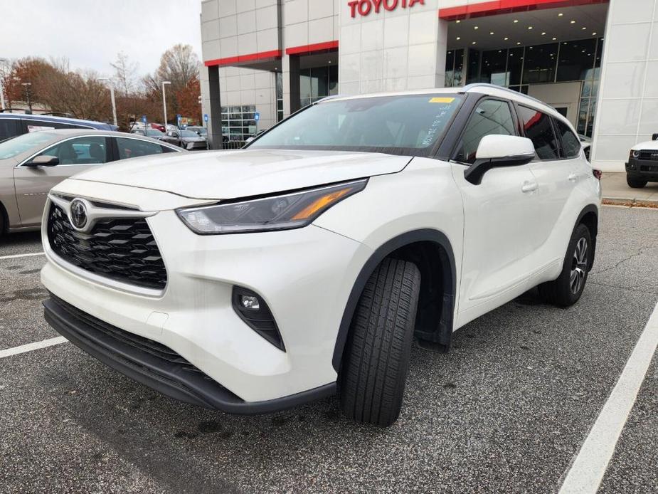 used 2021 Toyota Highlander car, priced at $36,043