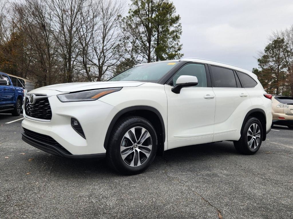 used 2021 Toyota Highlander car, priced at $36,043