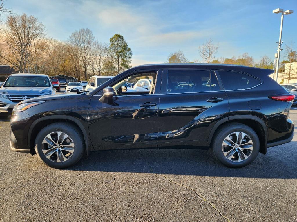 used 2023 Toyota Highlander car, priced at $38,616