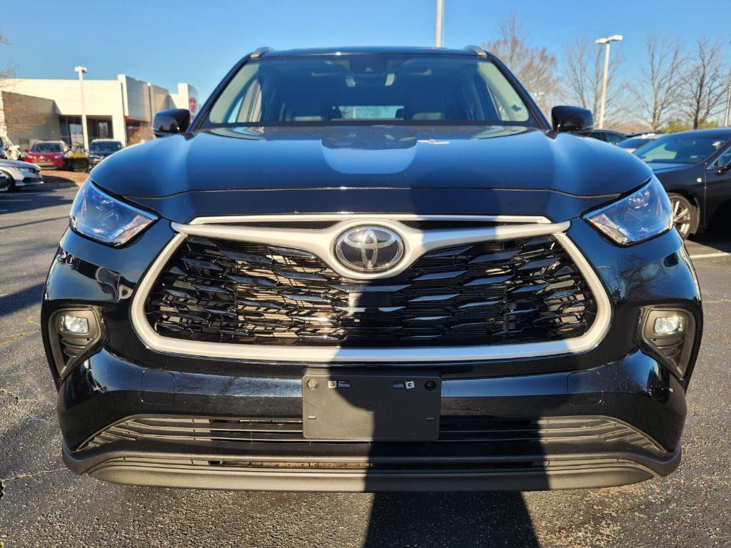 used 2023 Toyota Highlander car, priced at $38,616