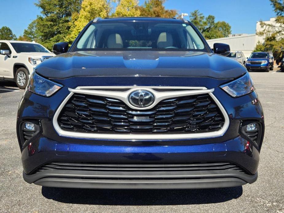 used 2022 Toyota Highlander car, priced at $38,026