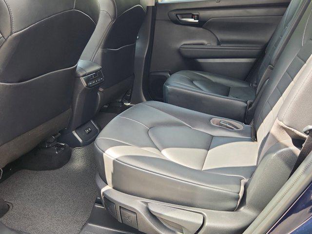 used 2020 Toyota Highlander car, priced at $29,906