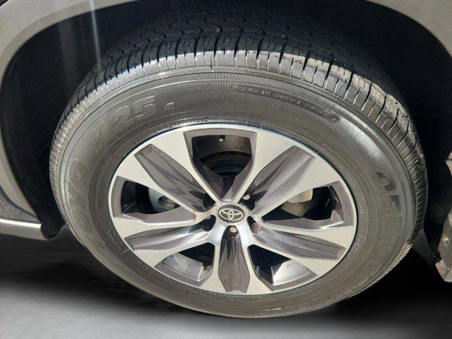used 2020 Toyota Highlander car, priced at $29,906