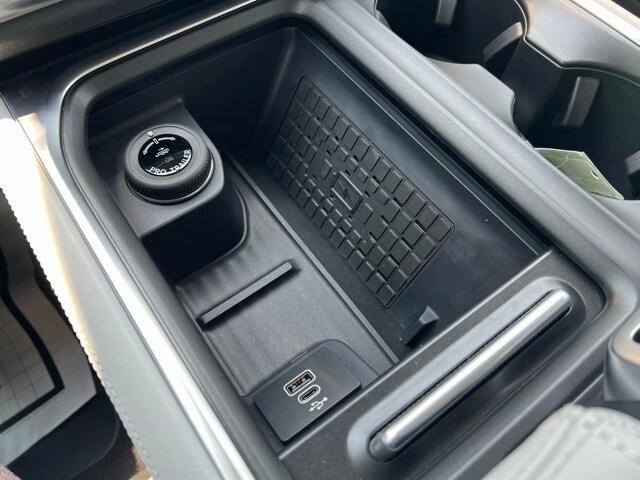 new 2025 Ford Expedition car, priced at $91,400