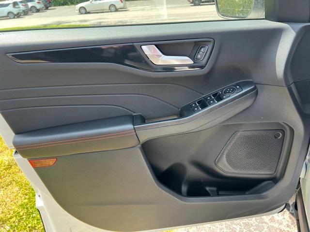 new 2025 Ford Escape car, priced at $31,018