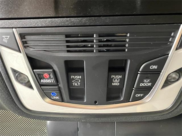 new 2025 Acura RDX car, priced at $44,700