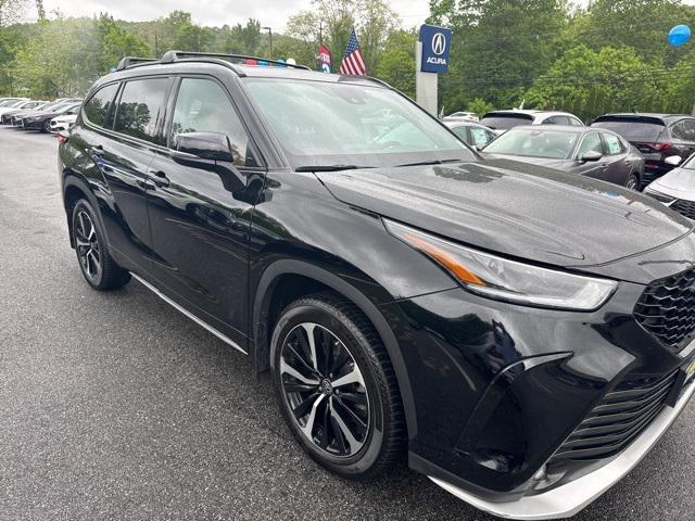 used 2022 Toyota Highlander car, priced at $32,895