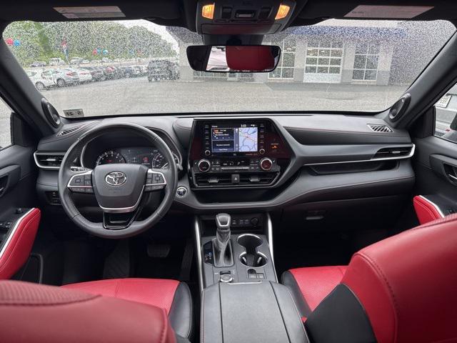 used 2022 Toyota Highlander car, priced at $32,895