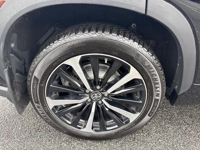 used 2022 Toyota Highlander car, priced at $32,895