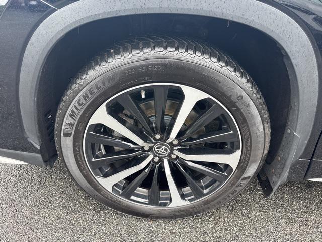 used 2022 Toyota Highlander car, priced at $32,895