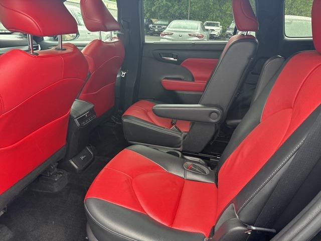 used 2022 Toyota Highlander car, priced at $32,895