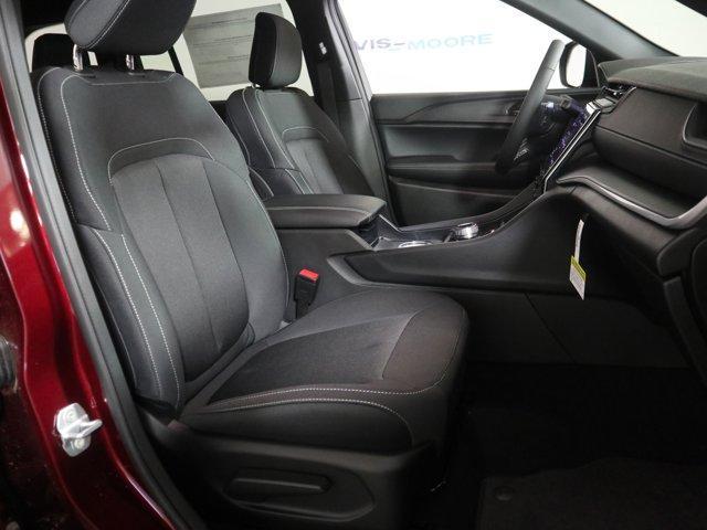 new 2025 Jeep Grand Cherokee car, priced at $44,170