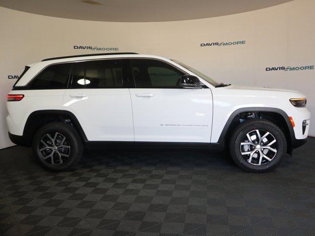 new 2025 Jeep Grand Cherokee car, priced at $44,900