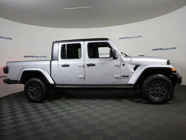 new 2024 Jeep Gladiator car, priced at $51,470