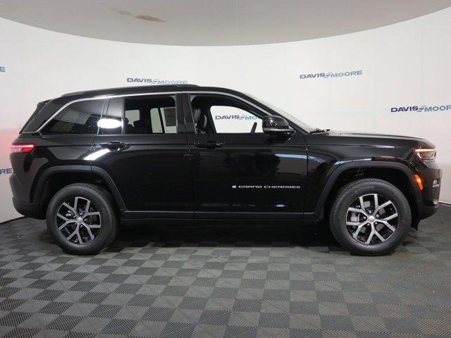 new 2025 Jeep Grand Cherokee car, priced at $48,490