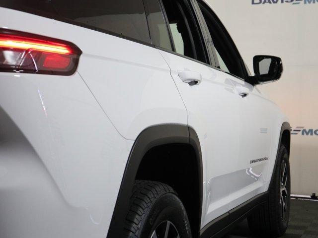 new 2025 Jeep Grand Cherokee car, priced at $46,900
