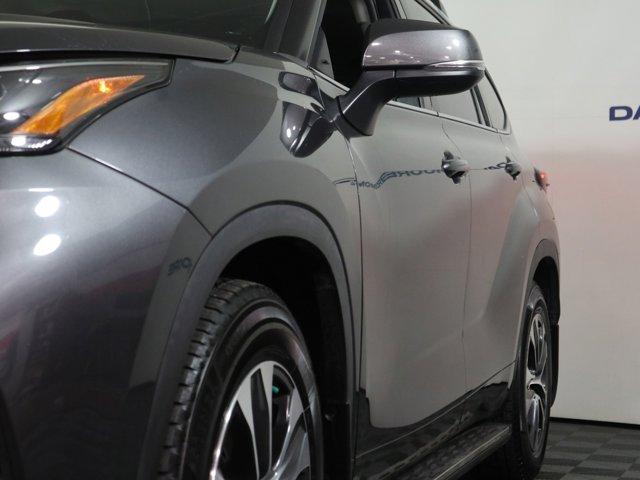 used 2022 Toyota Highlander car, priced at $32,731