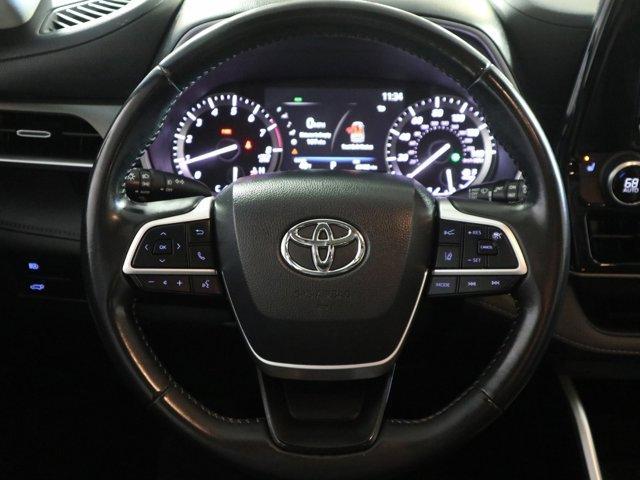 used 2022 Toyota Highlander car, priced at $32,731