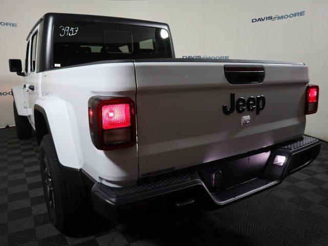 new 2025 Jeep Gladiator car, priced at $49,080