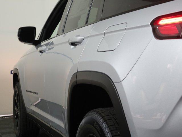 new 2025 Jeep Grand Cherokee car, priced at $46,230