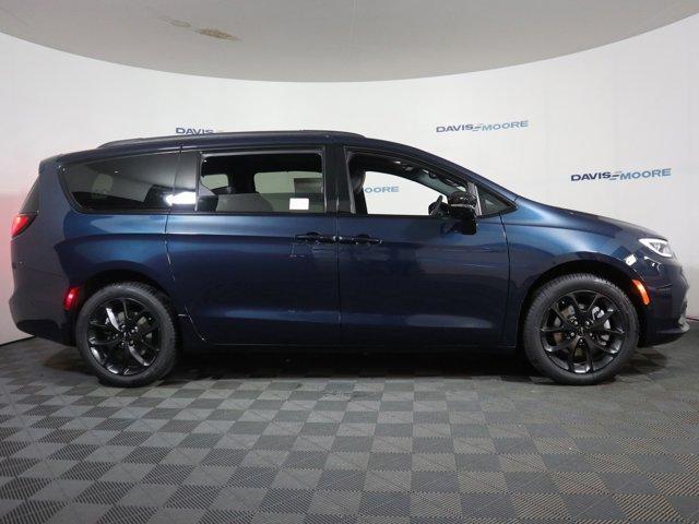 new 2025 Chrysler Pacifica car, priced at $59,360