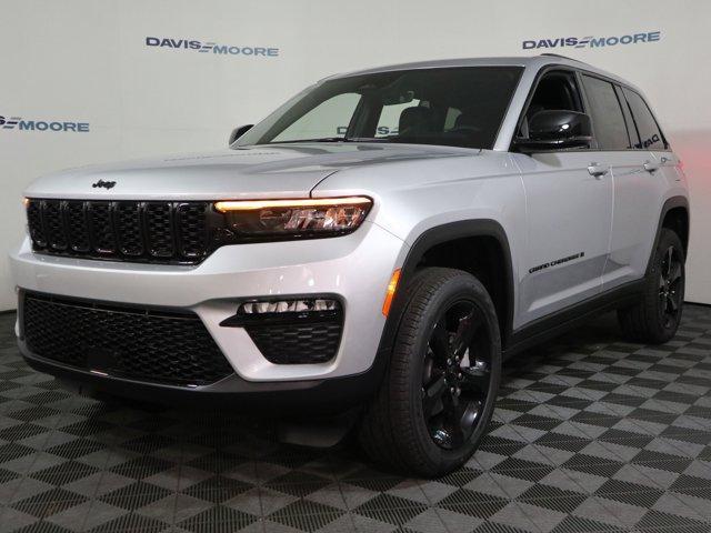 new 2025 Jeep Grand Cherokee car, priced at $50,220