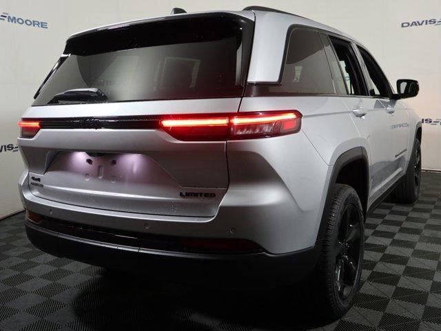 new 2025 Jeep Grand Cherokee car, priced at $50,220