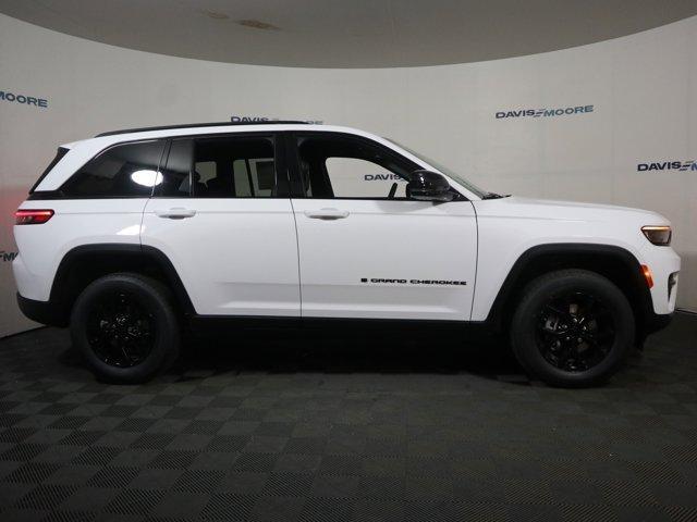 new 2025 Jeep Grand Cherokee car, priced at $45,935