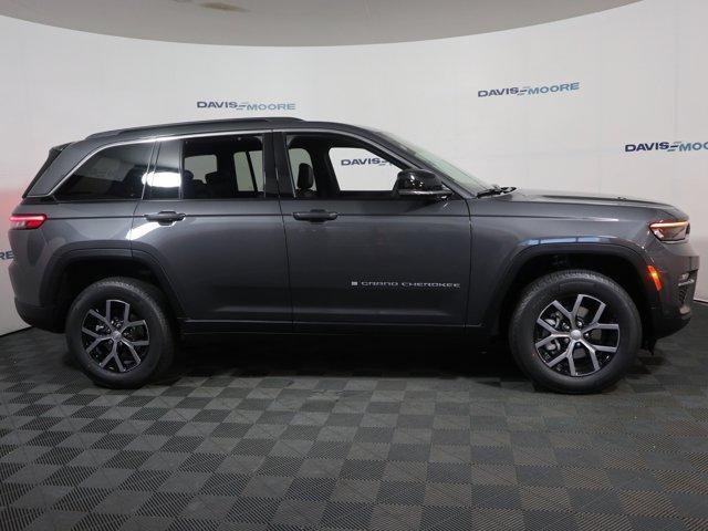 new 2025 Jeep Grand Cherokee car, priced at $52,935