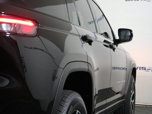 new 2025 Jeep Grand Cherokee car, priced at $50,010