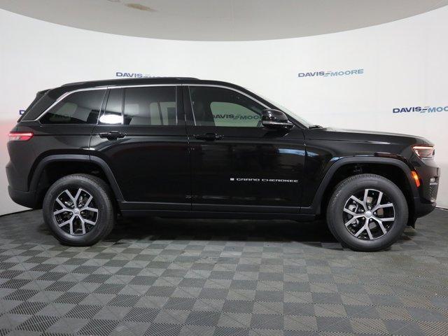 new 2025 Jeep Grand Cherokee car, priced at $50,010