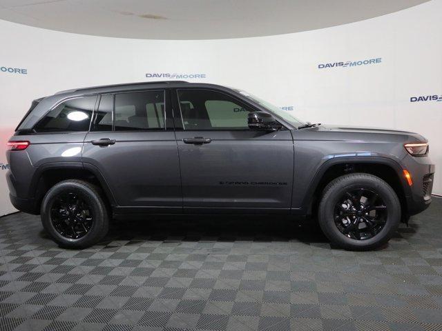 new 2025 Jeep Grand Cherokee car, priced at $47,725