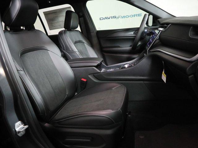 new 2025 Jeep Grand Cherokee car, priced at $47,725