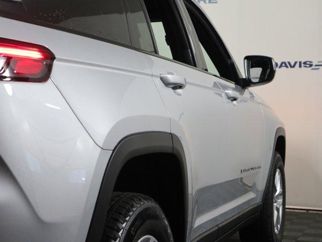 new 2025 Jeep Grand Cherokee car, priced at $44,170