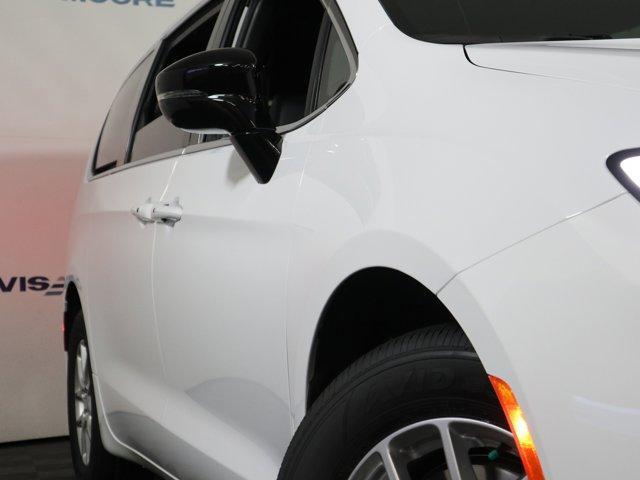 new 2025 Chrysler Pacifica car, priced at $45,725