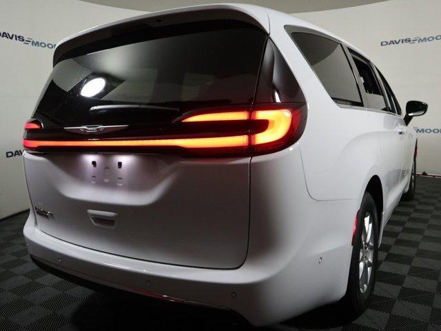 new 2025 Chrysler Pacifica car, priced at $45,725