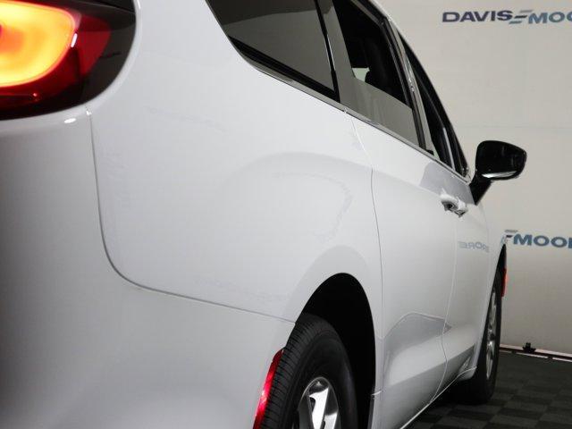 new 2025 Chrysler Pacifica car, priced at $45,725