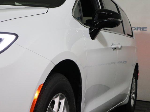 new 2025 Chrysler Pacifica car, priced at $45,725