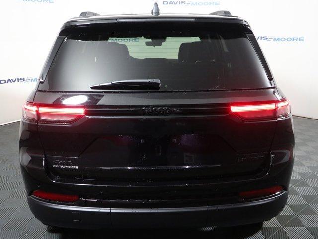 new 2025 Jeep Grand Cherokee car, priced at $50,220
