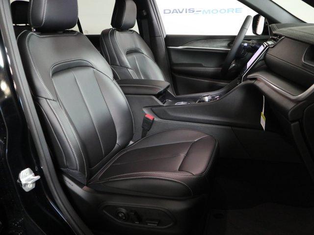new 2025 Jeep Grand Cherokee car, priced at $50,220