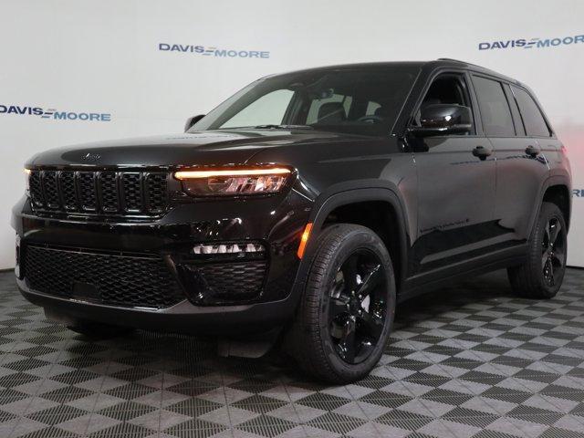 new 2025 Jeep Grand Cherokee car, priced at $50,220