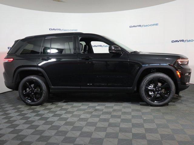 new 2025 Jeep Grand Cherokee car, priced at $50,220