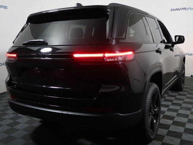 new 2025 Jeep Grand Cherokee car, priced at $50,220