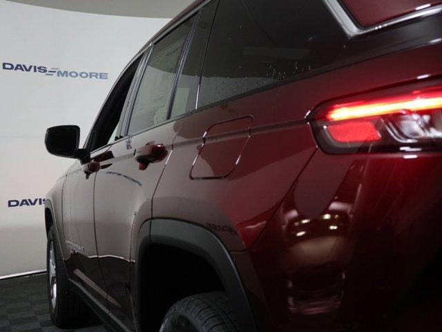 new 2025 Jeep Grand Cherokee car, priced at $43,970